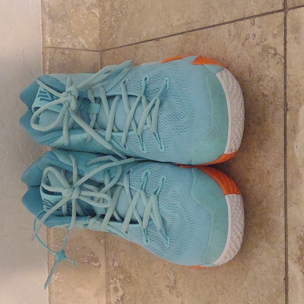 Nike Kyrie 4 'Power is Female'